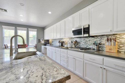 48 Sean Ave, Tracy, CA 95391-1053
