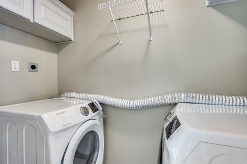 2711 Lakeview Ln, Carrollton TX exterior