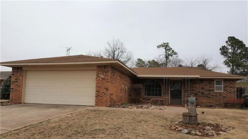 3107 Glenwood Dr, Chickasha, OK 73018-7313