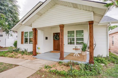 4829 El Campo Ave, Fort Worth, TX 76107-4917