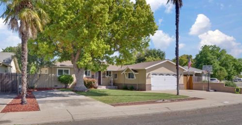 1025 Mason St, Lodi, CA 95242-2345