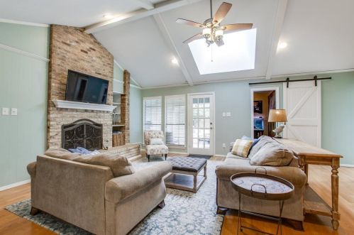 10235 Chisholm Trl, Dallas, TX 75243-2554