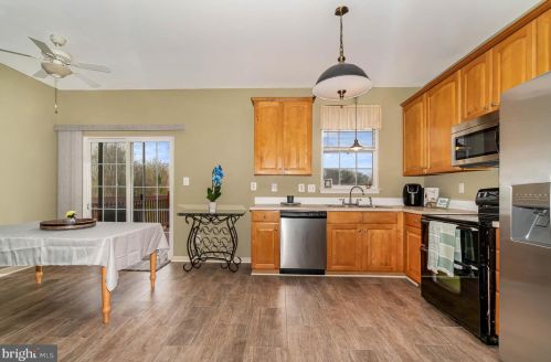 1905 Jamestown Ln, York, PA 17408-8809