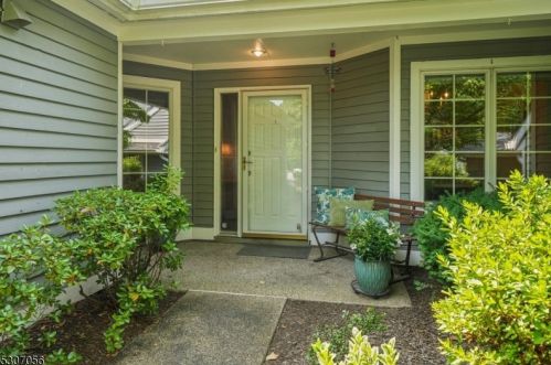 44 Village Dr, Montville Township, NJ 07045-9474