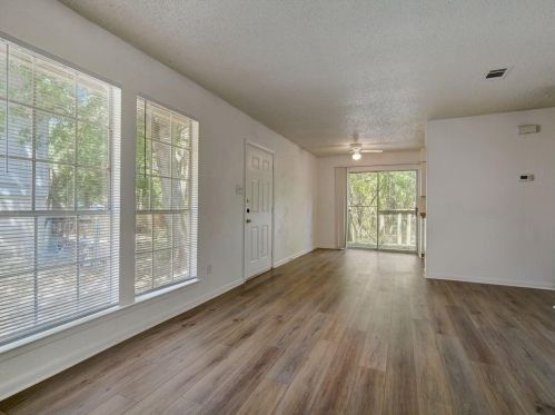 404 Dittmar Rd, Austin TX  78745-6513 exterior