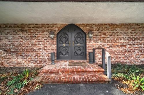 6 Glen Pines Ln, Norwalk, CT 06850-1800
