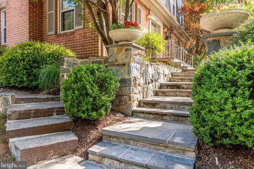 2161 Kings Mill Ct, Falls Church, VA 22043-2542