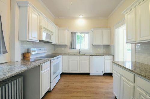 254 Main St, Cheshire CT  06410-3112 exterior