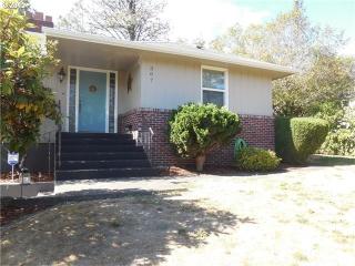 307 Academy Dr, Kelso, WA 98626-4403