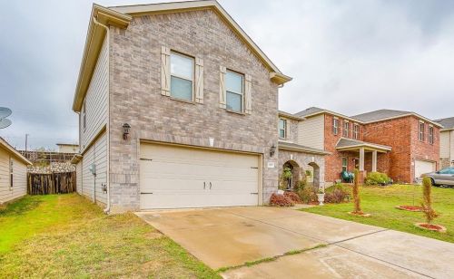 2209 Sims Dr, Fort Worth, TX 76119-5544