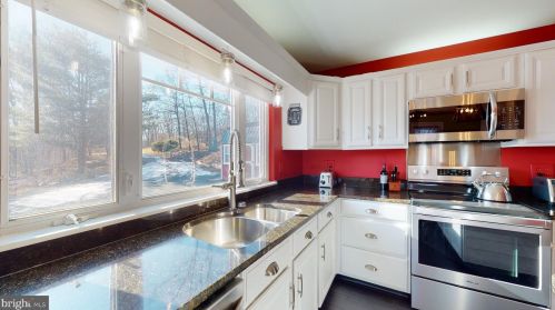 400 Cardinal Dr, Rio WV  26755-6048 exterior