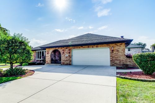 331 Ridgemoor Dr, Willowbrook IL  60527-5462 exterior