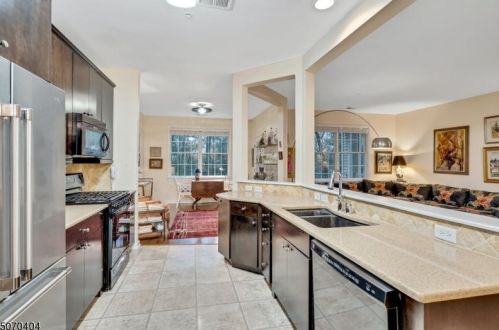 68 Ridgeview Ln, Mount Arlington, NJ 07856-2321