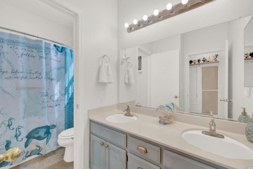 831 Chateau Cir, Vacaville CA  95687-7432 exterior