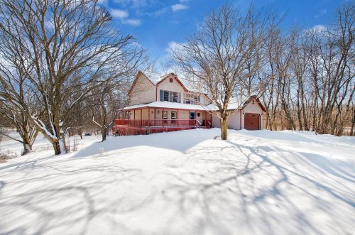 8855 202nd St, Columbus, MN 55025