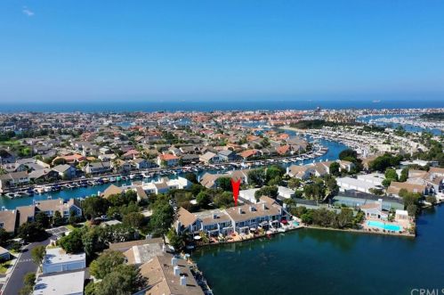 3561 Windspun Dr, Huntington Beach CA  92649-2027 exterior