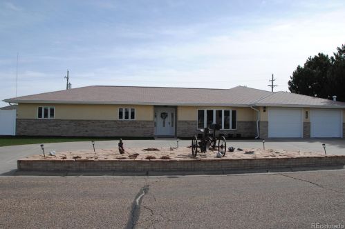 18 Cedar Cir, Burlington, CO 80807-2404