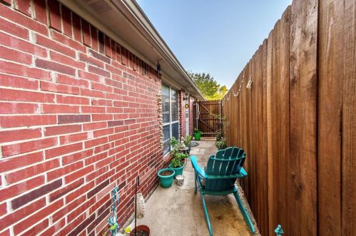 1305 Deville Cir, Garland TX 75043-1851 exterior