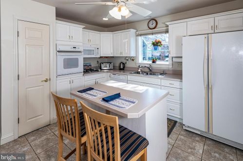 2 Birchwood Ct, Princeton NJ  08540-5041 exterior