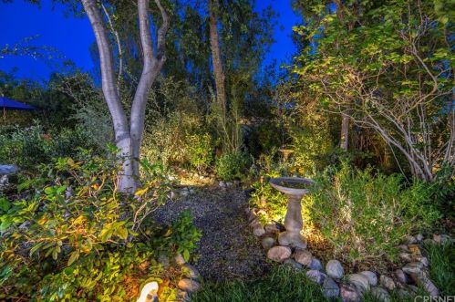 25504 Hamilton Ct, Calabasas, CA 91302-3147