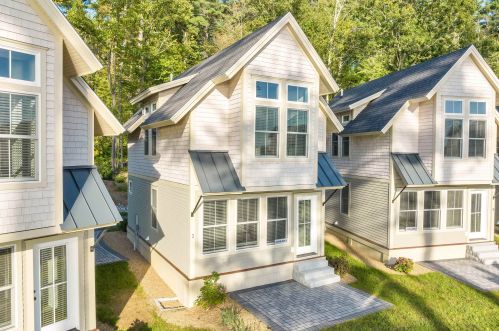 109 Weirs Blvd, Laconia, NH 03246-1611