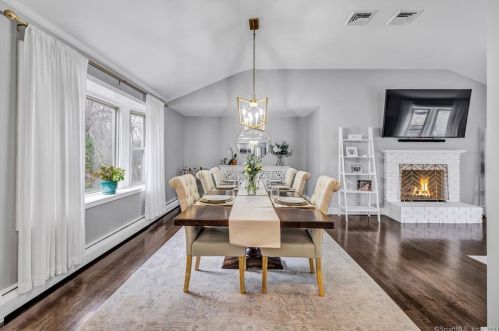 26 Perch Rd, Huntington CT  06484-1824 exterior