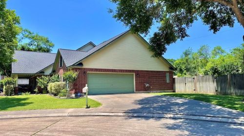 9 Cay Ct, Angleton, TX 77515-3801