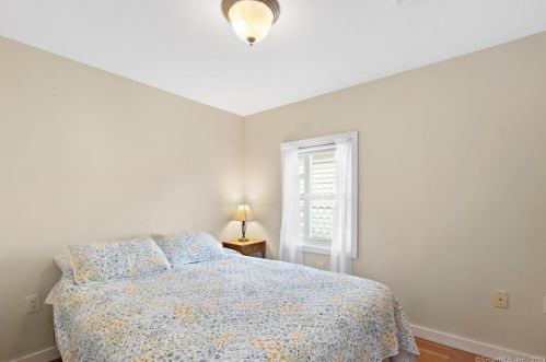 6 Center St, Niantic CT  06357-2658 exterior