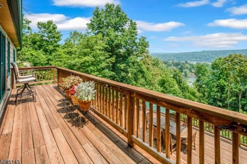 7 Dogwood Ter, Sparta, NJ 07871-1622