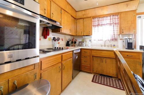 8006 Raritan St, Denver, CO 80221-3843