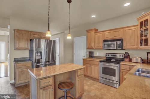 1443 Farm Cross Way, York PA  17408-8537 exterior