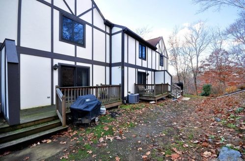 204 New Haven Ave, Derby CT  06418-2142 exterior