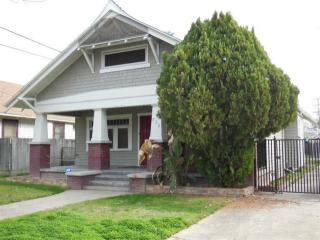 828 Dudley Ave, Fresno, CA 93728-3323