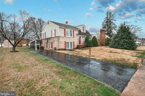 3310 Edenbridge Rd, York, PA 17402-4212