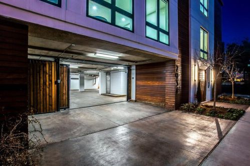 2934 Hall St, Dallas TX  75204-2310 exterior