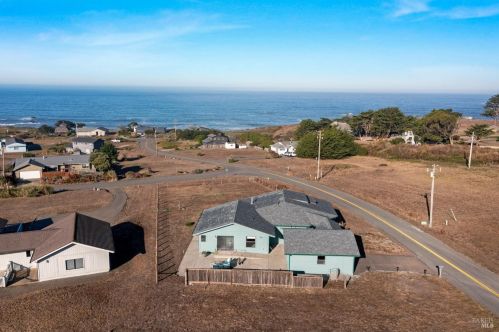240 Los Santos Dr, Bodega Bay, CA 94923-9734