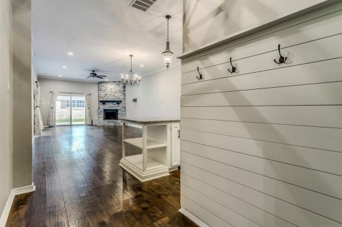 3119 Stonehenge Ln, Carrollton TX  75006-5213 exterior