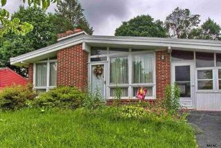 38 Crestlyn Dr, York, PA 17402-5062