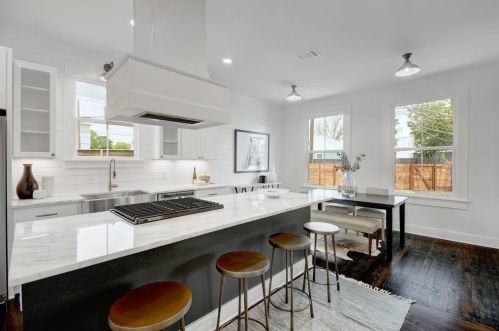 4703 Delores Ave, Austin TX  78721-2001 exterior