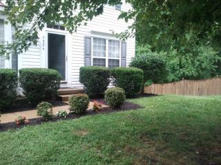 5826 Russett Leaf Ct, Woodbridge VA  22193-3351 exterior