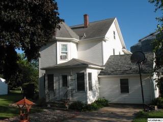 304 Brown St, Comfrey, MN 56019-1023
