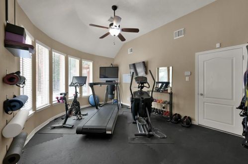 9010 Willow Spg Ln, Conroe TX  77302-3496 exterior