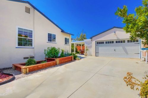 1527 Riviera Dr, Santa Ana CA 92706-1850 exterior