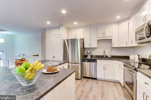 9905 Hemlock Woods Ln, Springfield, VA 22015-2968
