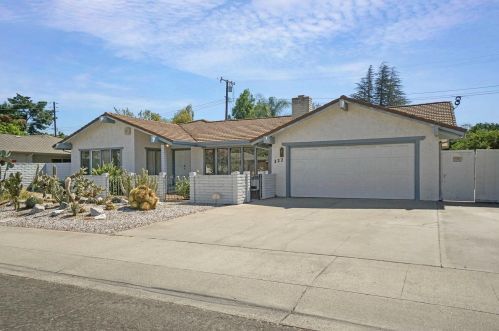 322 Wood Dr, Lodi, CA 95242-3330