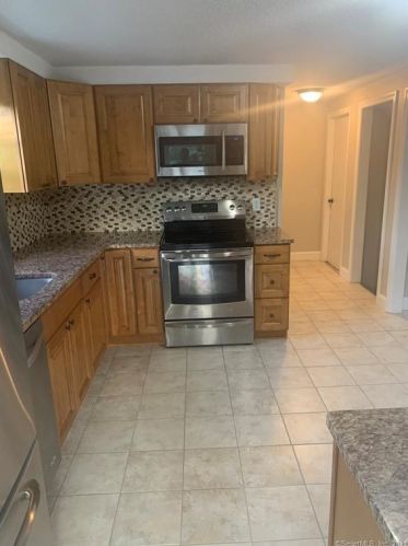 254 Sand Hill Rd, Wapping CT  06074-2140 exterior