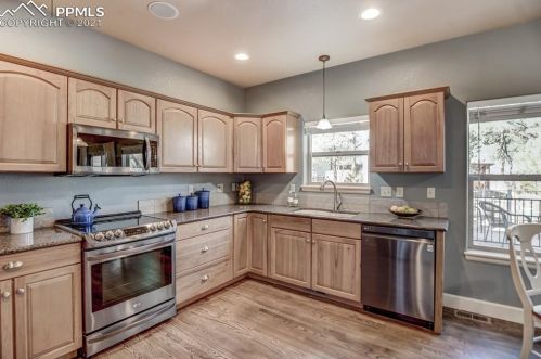 1102 Ptarmigan Dr, Woodland Park CO 80863-8004 exterior