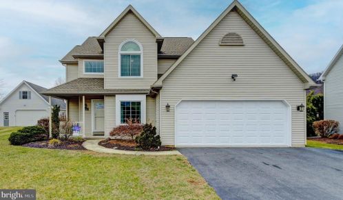 2004 Continental Dr, Harrisburg, PA 17110-3460