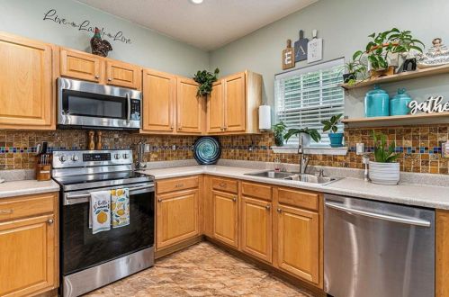 2012 Farm Hl Ct, Stockbridge GA  30281-9102 exterior