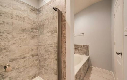 2281 Bresee Dr, Carrollton TX 75010-4150 exterior